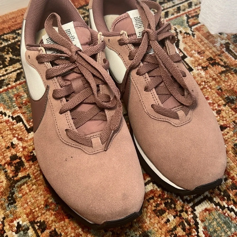 Nike Swoosh round toe